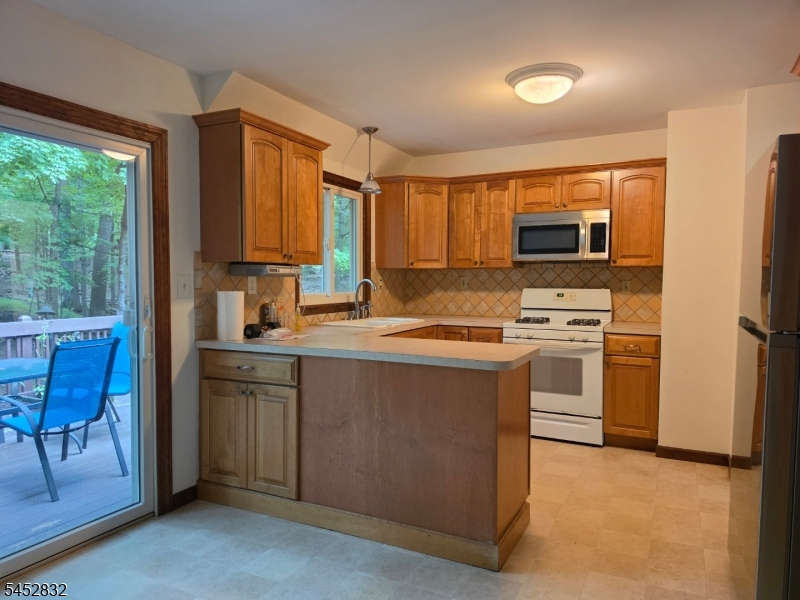 154 Hillside Ave Property Photo 10