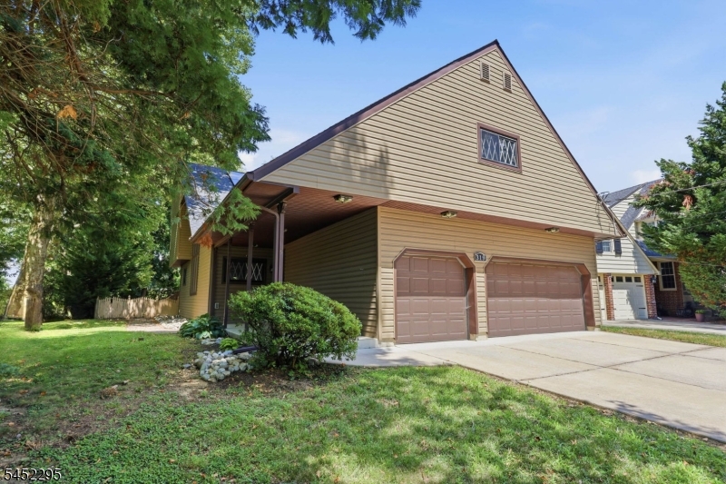 319 Oaklawn Ave Property Photo 1
