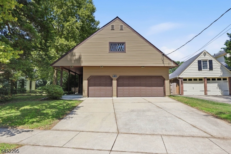 319 Oaklawn Ave Property Photo 2