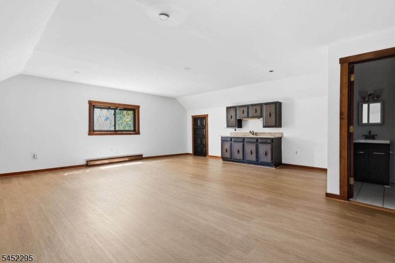 319 Oaklawn Ave Property Photo 31