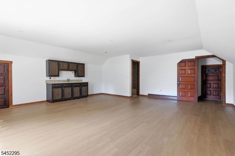 319 Oaklawn Ave Property Photo 32