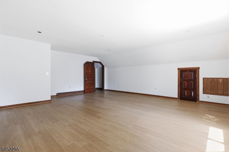 319 Oaklawn Ave Property Photo 33