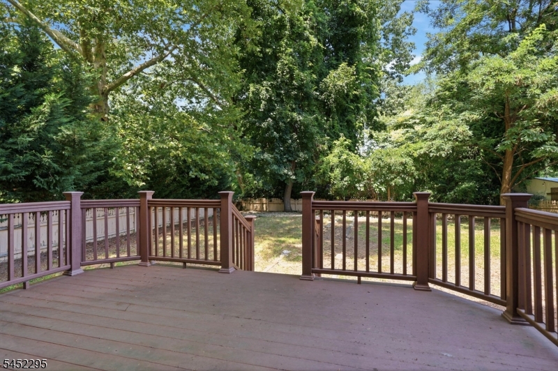 319 Oaklawn Ave Property Photo 36