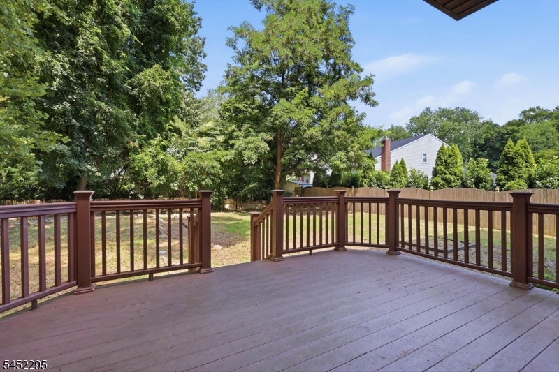 319 Oaklawn Ave Property Photo 37