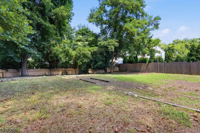 319 Oaklawn Ave Property Photo 38