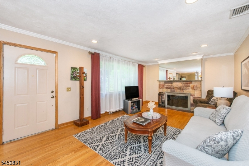 9 Morse Ave Property Photo 4
