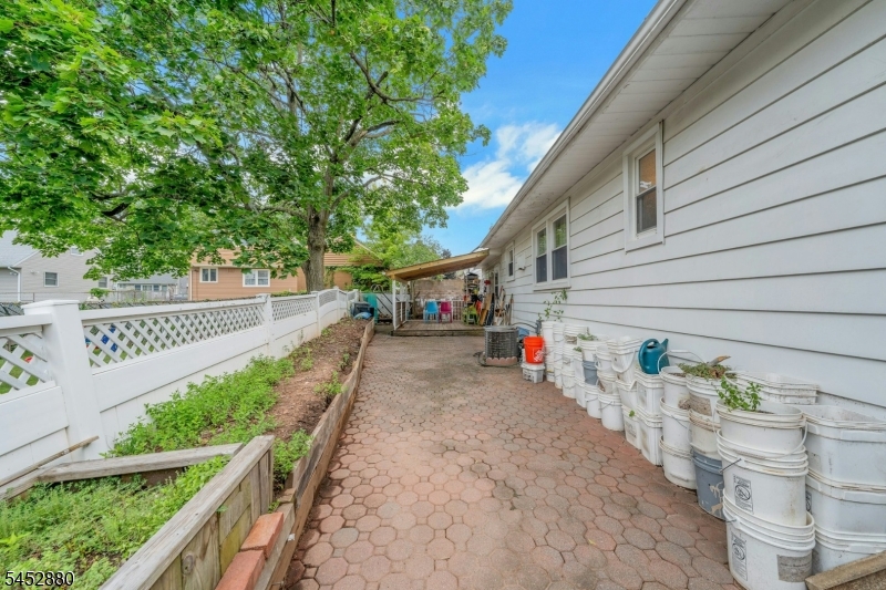 48 Doherty Dr S Property Photo 5