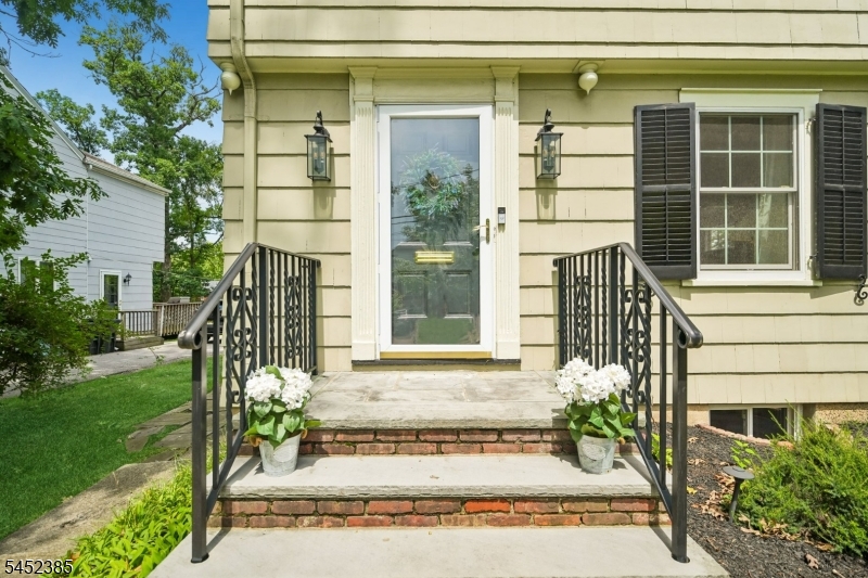 68 Linden Ave Property Photo 3