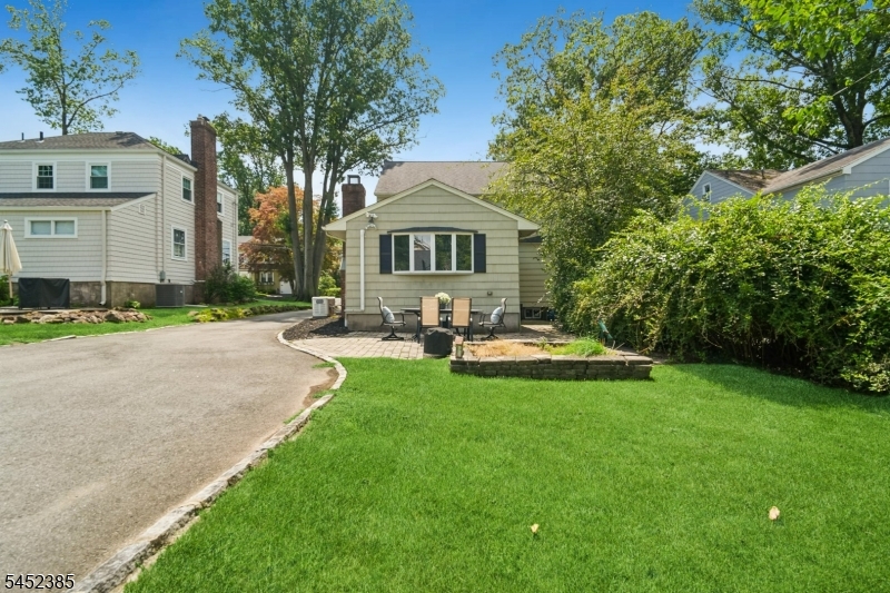 68 Linden Ave Property Photo 32
