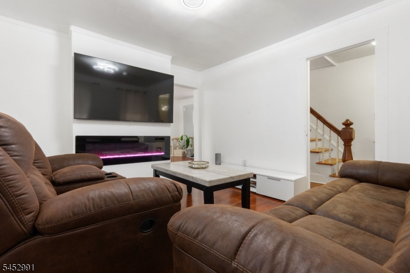 106 Allen St Property Photo 18