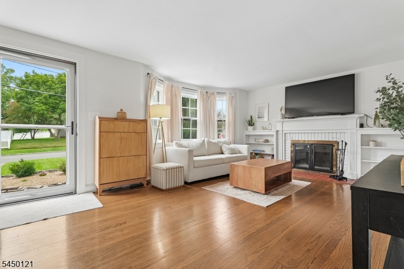 611 Brookside Pl Property Photo 4