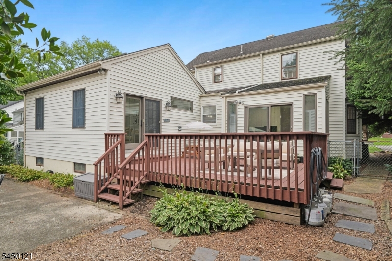 611 Brookside Pl Property Photo 28