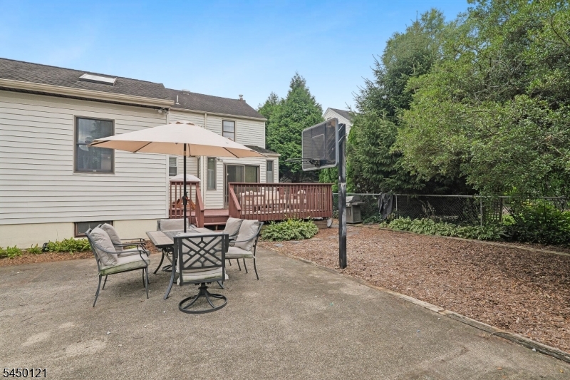 611 Brookside Pl Property Photo 29