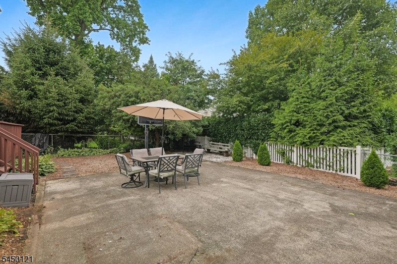611 Brookside Pl Property Photo 31
