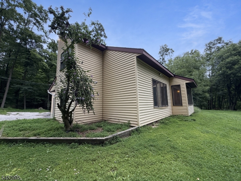 38 Deckertown Tpke Property Photo 5