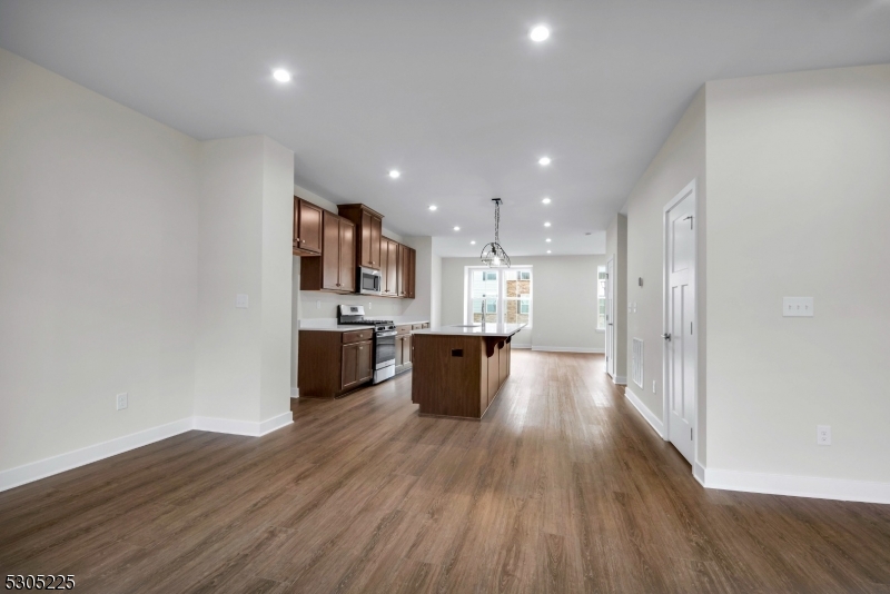 9 Peckwell St Property Photo 3