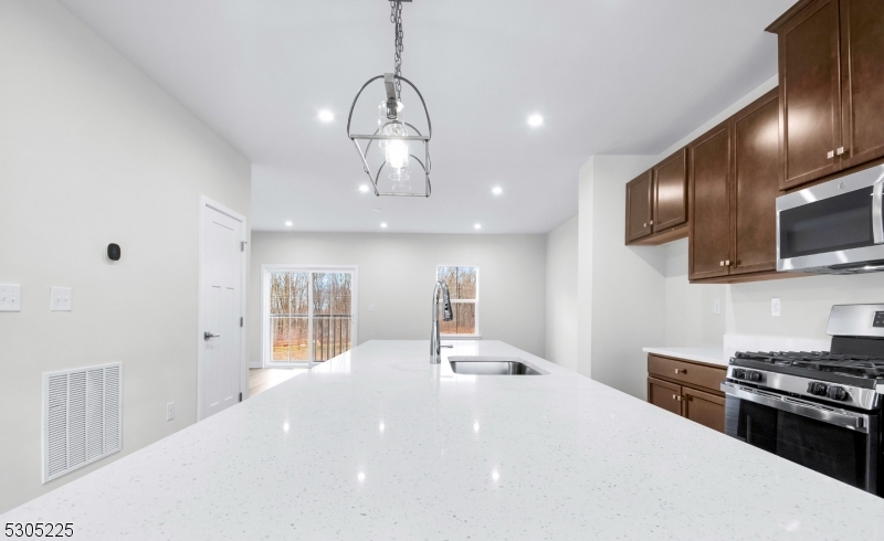 9 Peckwell St Property Photo 6