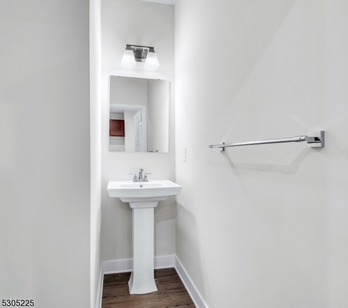 9 Peckwell St Property Photo 7