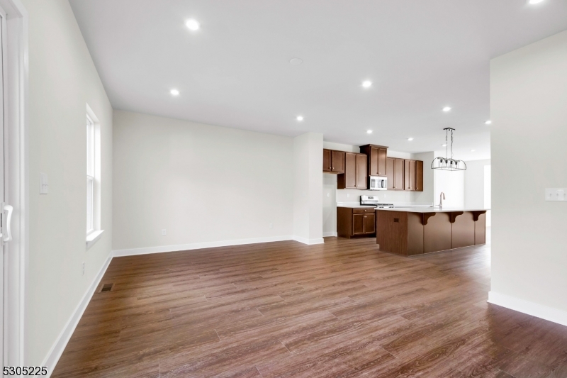 9 Peckwell St Property Photo 10