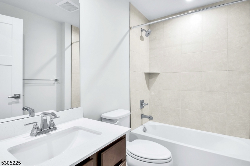 9 Peckwell St Property Photo 27
