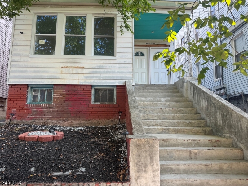 47 Rose Ter Property Photo 1