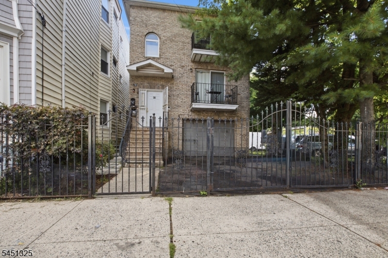 91 S 13th St Property Photo 3