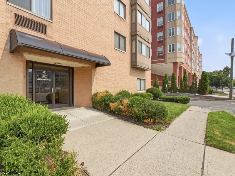 5 Linden St 6i Property Photo 1