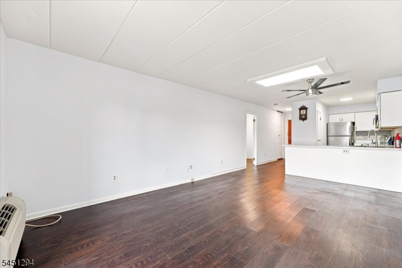 5 Linden St 6i Property Photo 5