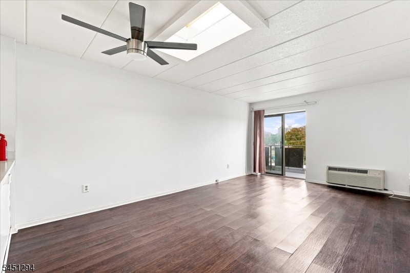 5 Linden St 6i Property Photo 6