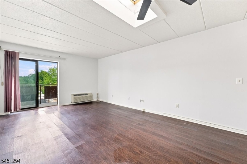 5 Linden St 6i Property Photo 7