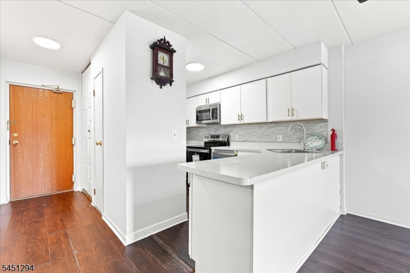 5 Linden St 6i Property Photo 8