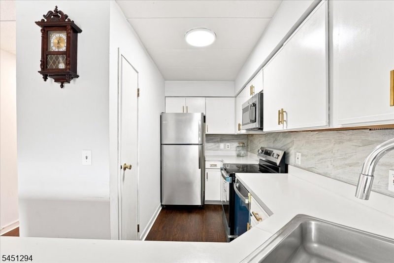 5 Linden St 6i Property Photo 9