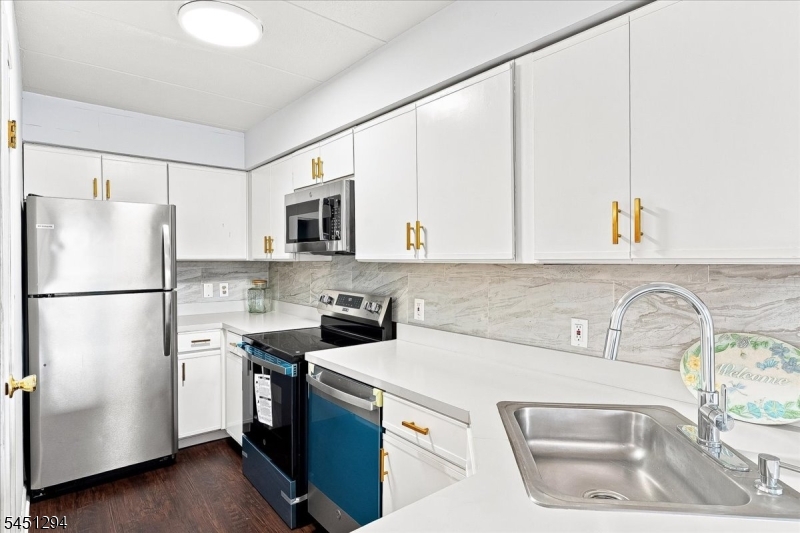 5 Linden St 6i Property Photo 10