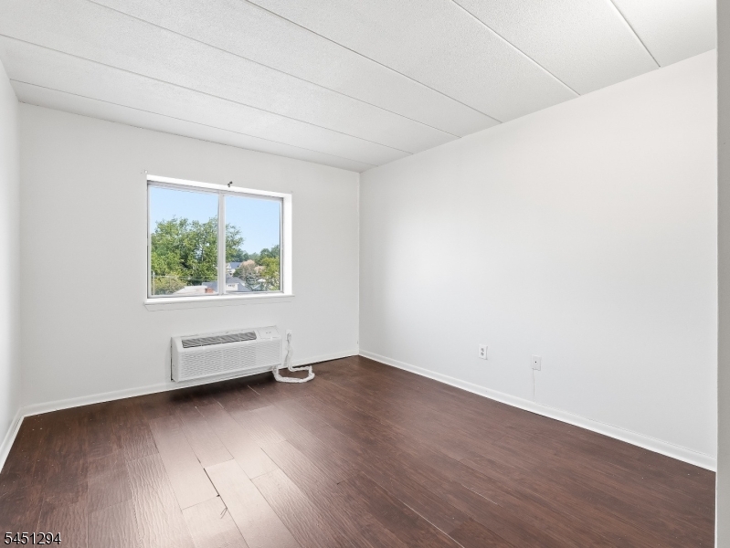 5 Linden St 6i Property Photo 12