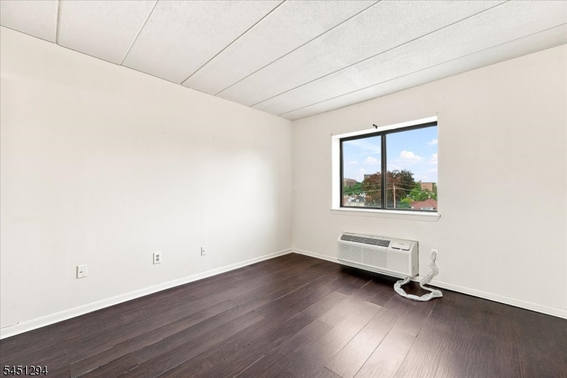 5 Linden St 6i Property Photo 13