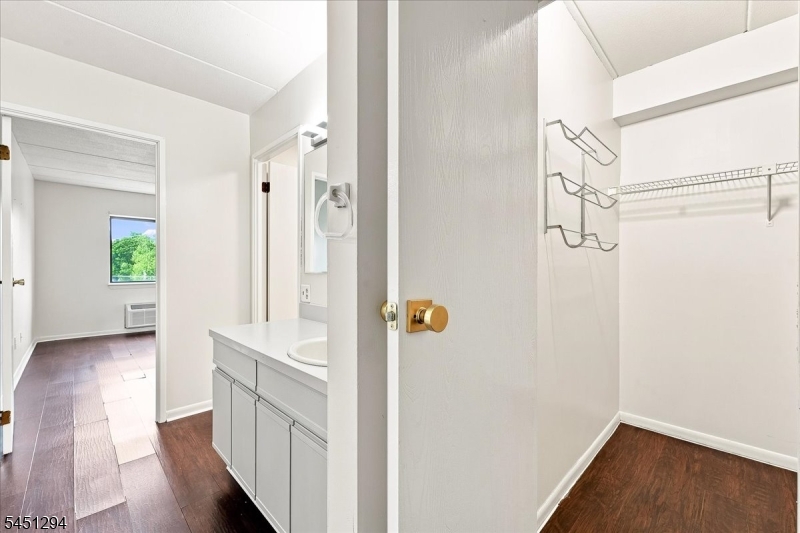 5 Linden St 6i Property Photo 15