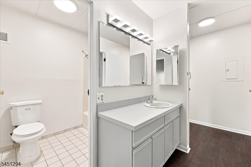 5 Linden St 6i Property Photo 17