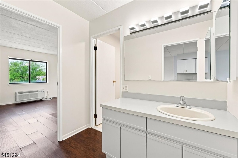 5 Linden St 6i Property Photo 18