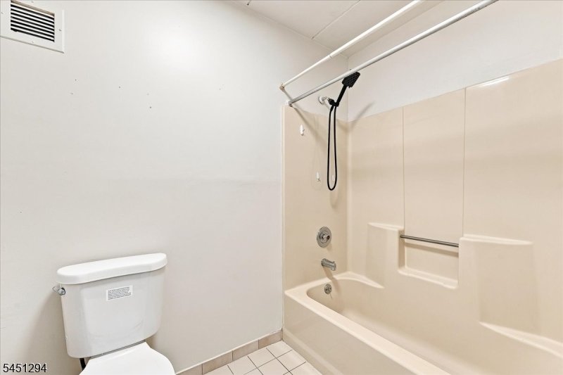 5 Linden St 6i Property Photo 19