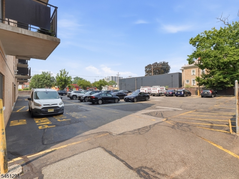 5 Linden St 6i Property Photo 24