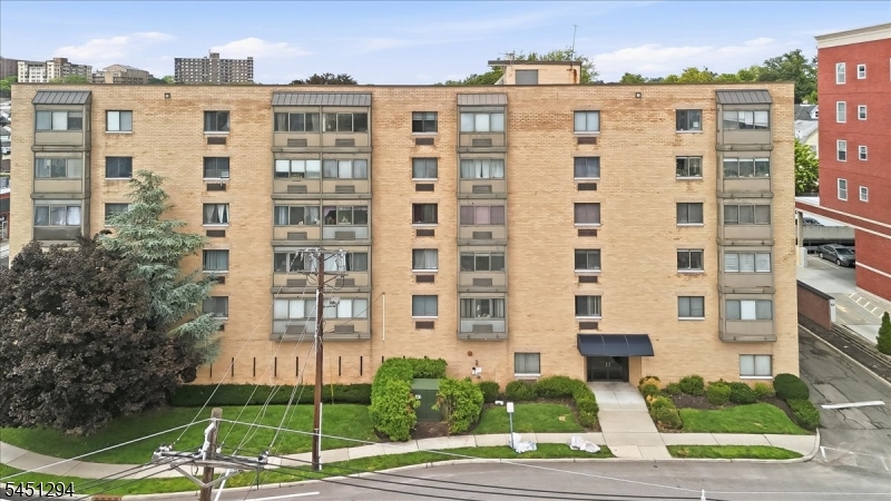 5 Linden St 6i Property Photo 25