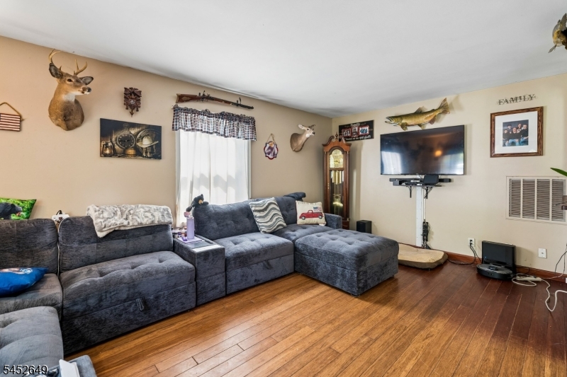 2 Elizabeth Pl Property Photo 2