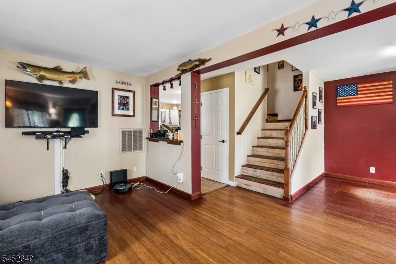 2 Elizabeth Pl Property Photo 3