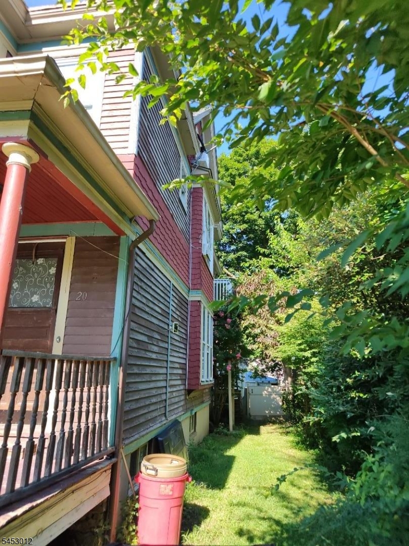 20 Grand Ave Property Photo 3