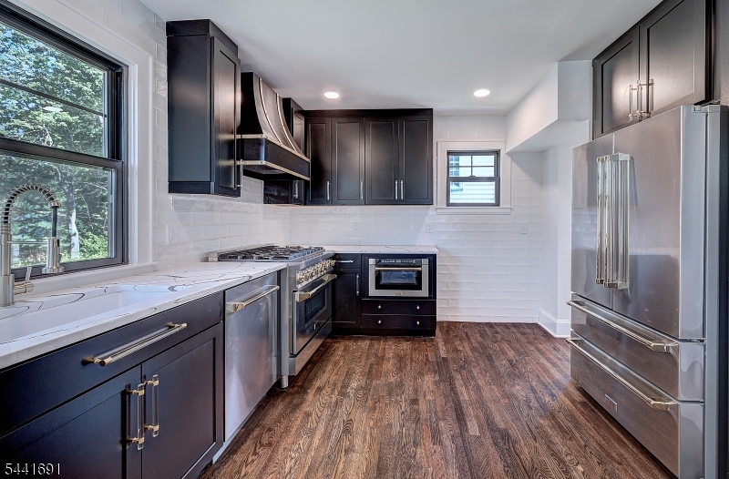 35 Sheridan Ave Property Photo 1