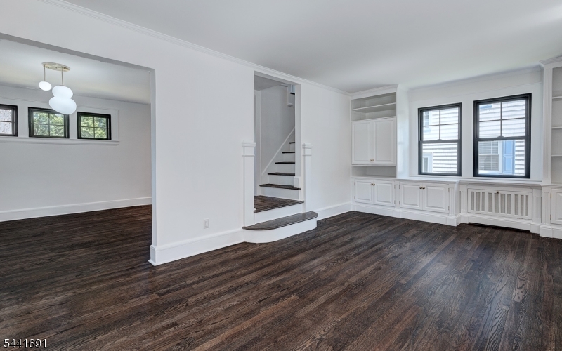 35 Sheridan Ave Property Photo 8