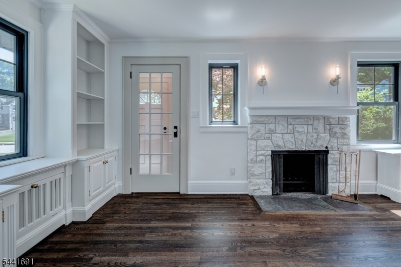 35 Sheridan Ave Property Photo 10