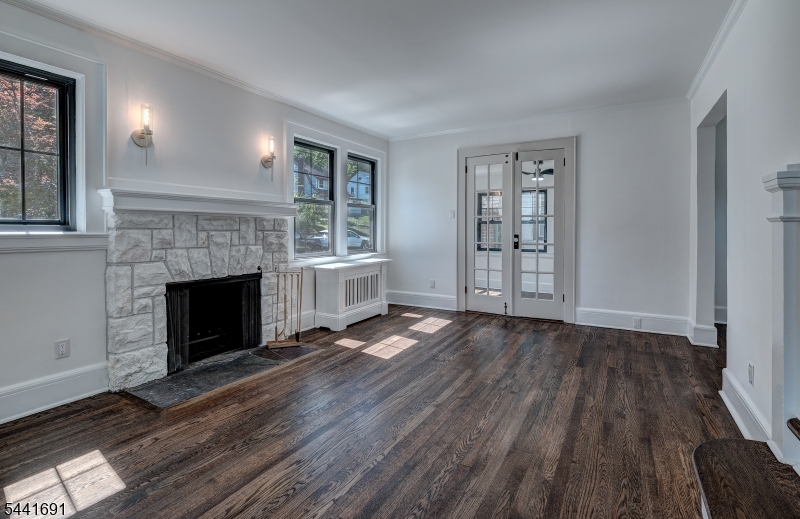 35 Sheridan Ave Property Photo 11