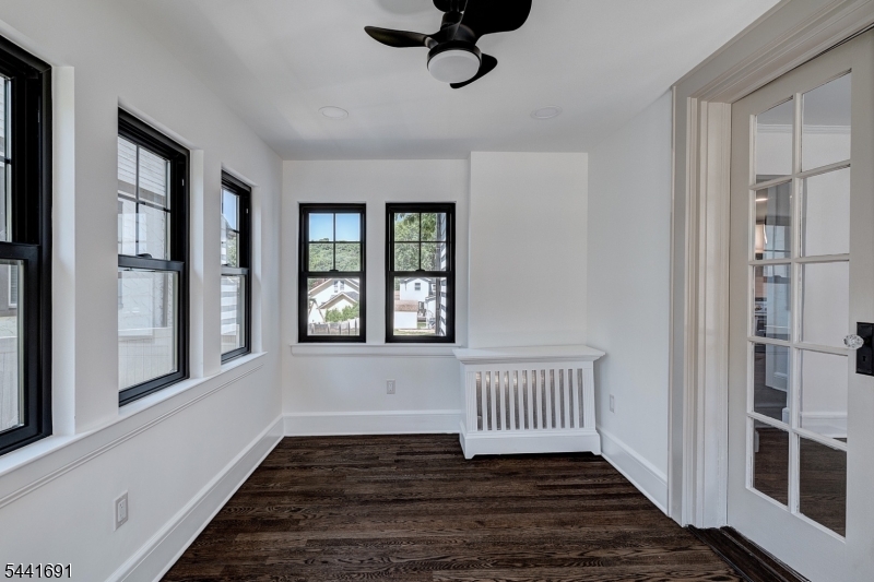 35 Sheridan Ave Property Photo 14