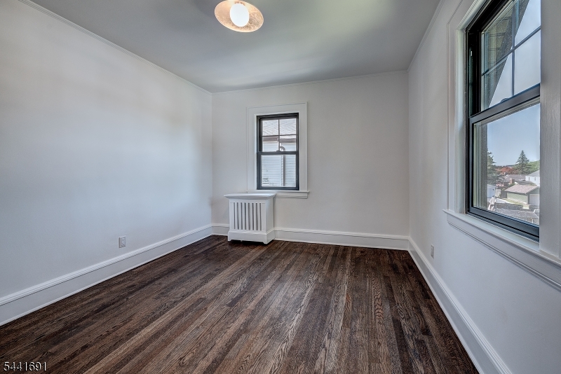 35 Sheridan Ave Property Photo 18